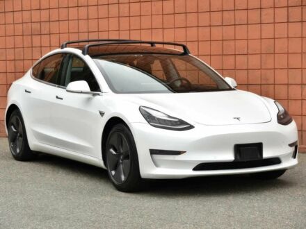 Тесла Модель 3 2019 в Львове на Automoto.ua Белый Тесла Модель 3, объемом двигателя 0 л и пробегом 65 тыс. км за 6900 $, фото 1 на Automoto.ua