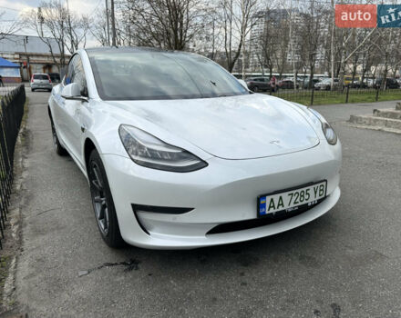 Белый Тесла Модель 3, объемом двигателя 0 л и пробегом 125 тыс. км за 15900 $, фото 1 на Automoto.ua