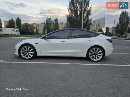 Тесла Модель 3 2019 в Днепре (Днепропетровске) на Automoto.ua Белый Тесла Модель 3, объемом двигателя 0 л и пробегом 107 тыс. км за 19500 $, фото 1 на Automoto.ua