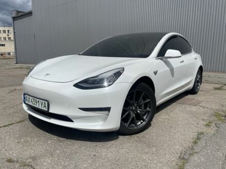 Тесла Модель 3 2019 в Купянске на Automoto.ua Белый Тесла Модель 3, объемом двигателя 0 л и пробегом 164 тыс. км за 15000 $, фото 1 на Automoto.ua