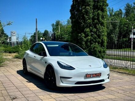 Білий Тесла Модель 3, об'ємом двигуна 0 л та пробігом 55 тис. км за 19500 $, фото 1 на Automoto.ua