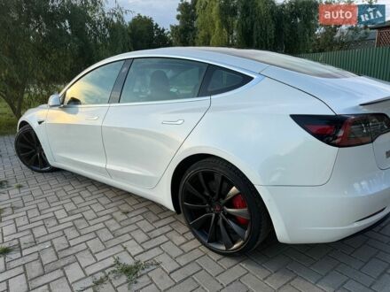 Білий Тесла Модель 3, об'ємом двигуна 0 л та пробігом 132 тис. км за 18500 $, фото 1 на Automoto.ua