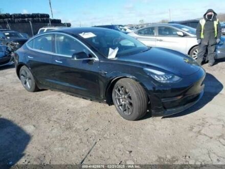Тесла Модель 3 2020 в Львове на Automoto.ua Белый Тесла Модель 3, объемом двигателя 0 л и пробегом 52 тыс. км за 7500 $, фото 1 на Automoto.ua