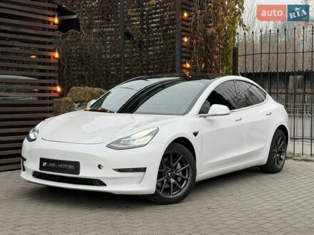Білий Тесла Модель 3, об'ємом двигуна 0 л та пробігом 111 тис. км за 19900 $, фото 1 на Automoto.ua