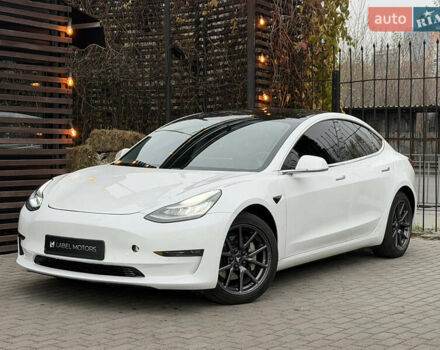 Білий Тесла Модель 3, об'ємом двигуна 0 л та пробігом 111 тис. км за 19900 $, фото 1 на Automoto.ua