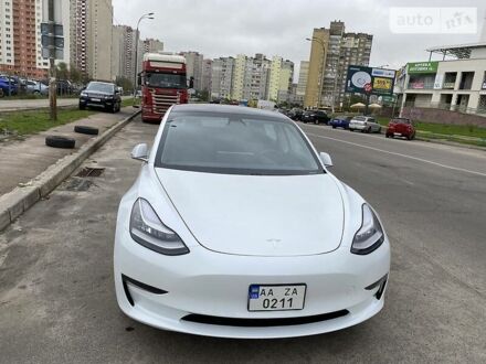 Тесла Модель 3 2020 в Киеве на Automoto.ua Белый Тесла Модель 3, объемом двигателя 0 л и пробегом 2 тыс. км за 20500 $, фото 1 на Automoto.ua