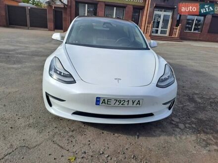 Тесла Модель 3 2020 у Кривому Розі на Automoto.ua Білий Тесла Модель 3, об'ємом двигуна 0 л та пробігом 81 тис. км за 16500 $, фото 1 на Automoto.ua