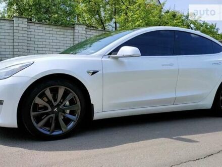 Белый Тесла Модель 3, объемом двигателя 0 л и пробегом 70 тыс. км за 22000 $, фото 1 на Automoto.ua