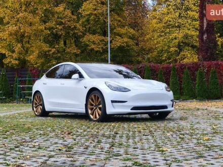 Білий Тесла Модель 3, об'ємом двигуна 0 л та пробігом 55 тис. км за 21800 $, фото 1 на Automoto.ua