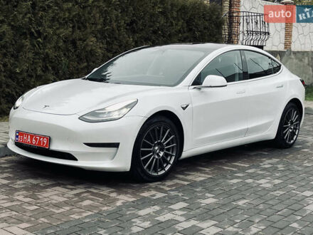 Тесла Модель 3 2020 у Луцьку на Automoto.ua Білий Тесла Модель 3, об'ємом двигуна 0 л та пробігом 81 тис. км за 23500 $, фото 1 на Automoto.ua
