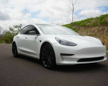 Белый Тесла Модель 3, объемом двигателя 0 л и пробегом 30 тыс. км за 6900 $, фото 1 на Automoto.ua