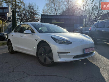 Білий Тесла Модель 3, об'ємом двигуна 0 л та пробігом 70 тис. км за 13900 $, фото 1 на Automoto.ua