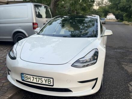 Белый Тесла Модель 3, объемом двигателя 0 л и пробегом 90 тыс. км за 17500 $, фото 1 на Automoto.ua