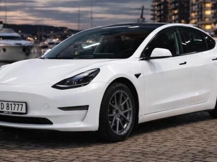 Белый Тесла Модель 3, объемом двигателя 0 л и пробегом 133 тыс. км за 14100 $, фото 1 на Automoto.ua