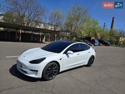 Тесла Модель 3 2020 в Кривом Роге на Automoto.ua Белый Тесла Модель 3, объемом двигателя 0 л и пробегом 61 тыс. км за 16300 $, фото 1 на Automoto.ua