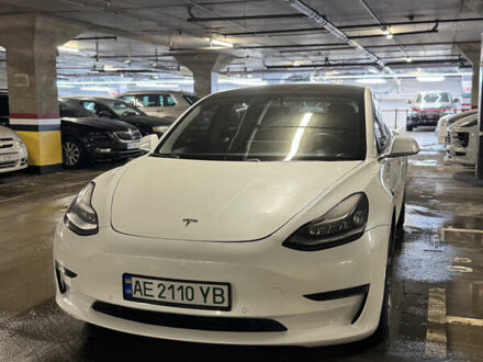 Белый Тесла Модель 3, объемом двигателя 0 л и пробегом 65 тыс. км за 15300 $, фото 1 на Automoto.ua