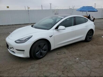 Тесла Модель 3 2020 у Дніпро (Дніпропетровську) на Automoto.ua Білий Тесла Модель 3, об'ємом двигуна 0 л та пробігом 120 тис. км за 16500 $, фото 1 на Automoto.ua