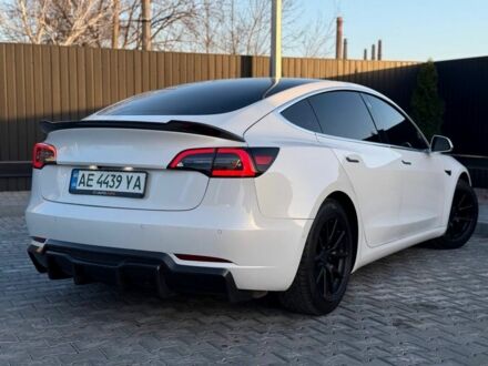 Белый Тесла Модель 3, объемом двигателя 0 л и пробегом 107 тыс. км за 15500 $, фото 1 на Automoto.ua