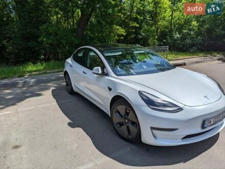 Тесла Модель 3 2020 у Рівному на Automoto.ua Білий Тесла Модель 3, об'ємом двигуна 0 л та пробігом 21 тис. км за 20500 $, фото 1 на Automoto.ua