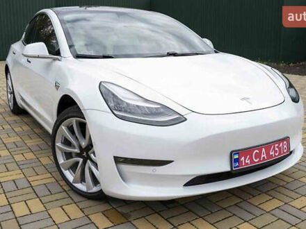 Тесла Модель 3 2020 в Киеве на Automoto.ua Белый Тесла Модель 3, объемом двигателя 0 л и пробегом 55 тыс. км за 14800 $, фото 1 на Automoto.ua