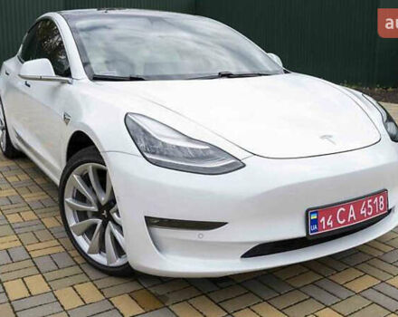 Тесла Модель 3 2020 в Киеве на Automoto.ua Белый Тесла Модель 3, объемом двигателя 0 л и пробегом 55 тыс. км за 14800 $, фото 1 на Automoto.ua