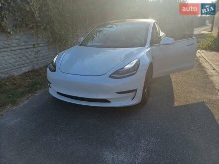 Тесла Модель 3 2020 в Киеве на Automoto.ua Белый Тесла Модель 3, объемом двигателя 0 л и пробегом 120 тыс. км за 21500 $, фото 1 на Automoto.ua