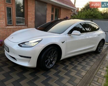Белый Тесла Модель 3, объемом двигателя 0 л и пробегом 58 тыс. км за 28000 $, фото 1 на Automoto.ua