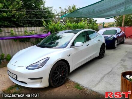 Белый Тесла Модель 3, объемом двигателя 0.3 л и пробегом 118 тыс. км за 19300 $, фото 1 на Automoto.ua