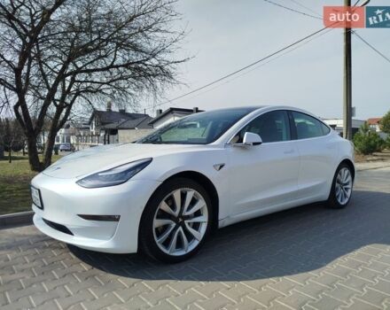 Белый Тесла Модель 3, объемом двигателя 0 л и пробегом 47 тыс. км за 18750 $, фото 1 на Automoto.ua