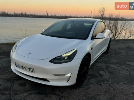 Тесла Модель 3 2020 в Днепре (Днепропетровске) на Automoto.ua Белый Тесла Модель 3, объемом двигателя 0 л и пробегом 56 тыс. км за 19150 $, фото 1 на Automoto.ua