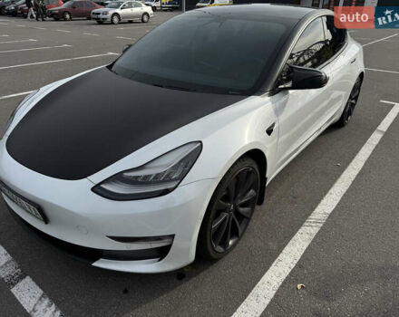 Білий Тесла Модель 3, об'ємом двигуна 0 л та пробігом 73 тис. км за 23850 $, фото 1 на Automoto.ua