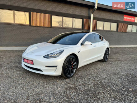 Тесла Модель 3 2020 у Луцьку на Automoto.ua Білий Тесла Модель 3, об'ємом двигуна 0 л та пробігом 97 тис. км за 18999 $, фото 1 на Automoto.ua