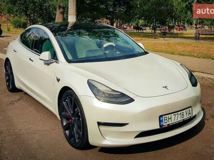 Тесла Модель 3 2020 в Николаеве на Automoto.ua Белый Тесла Модель 3, объемом двигателя 0 л и пробегом 105 тыс. км за 24440 $, фото 1 на Automoto.ua