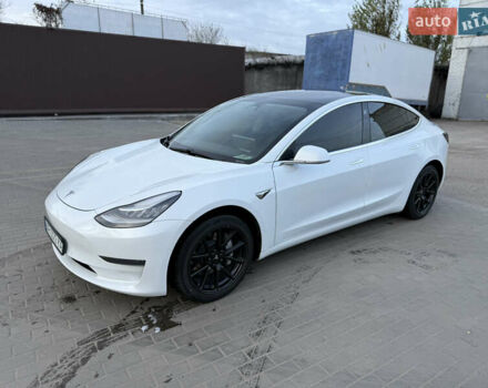 Білий Тесла Модель 3, об'ємом двигуна 0 л та пробігом 84 тис. км за 20500 $, фото 1 на Automoto.ua