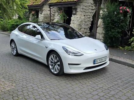 Тесла Модель 3 2020 в Львове на Automoto.ua Белый Тесла Модель 3, объемом двигателя 0 л и пробегом 61 тыс. км за 16999 $, фото 1 на Automoto.ua