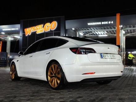 Білий Тесла Модель 3, об'ємом двигуна 0 л та пробігом 55 тис. км за 21800 $, фото 1 на Automoto.ua
