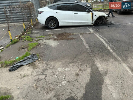 Білий Тесла Модель 3, об'ємом двигуна 0 л та пробігом 79 тис. км за 10000 $, фото 1 на Automoto.ua