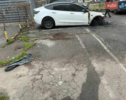 Белый Тесла Модель 3, объемом двигателя 0 л и пробегом 79 тыс. км за 10000 $, фото 1 на Automoto.ua