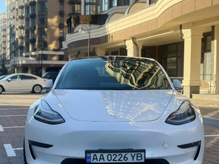 Тесла Модель 3 2020 в Киеве на Automoto.ua Белый Тесла Модель 3, объемом двигателя 0 л и пробегом 119 тыс. км за 15500 $, фото 1 на Automoto.ua