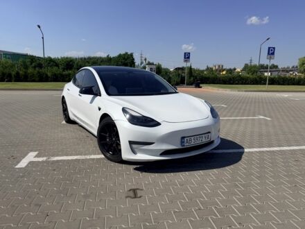 Білий Тесла Модель 3, об'ємом двигуна 0 л та пробігом 63 тис. км за 18200 $, фото 1 на Automoto.ua