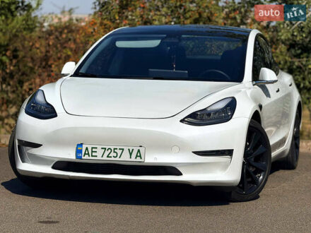 Тесла Модель 3 2020 у Кривому Розі на Automoto.ua Білий Тесла Модель 3, об'ємом двигуна 0 л та пробігом 96 тис. км за 18800 $, фото 1 на Automoto.ua