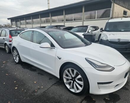 Белый Тесла Модель 3, объемом двигателя 0 л и пробегом 350 тыс. км за 11500 $, фото 1 на Automoto.ua