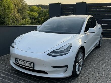 Белый Тесла Модель 3, объемом двигателя 0 л и пробегом 122 тыс. км за 18900 $, фото 1 на Automoto.ua