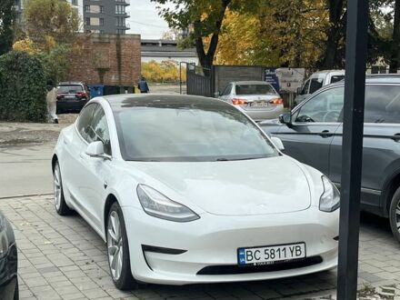 Тесла Модель 3 2020 в Ивано-Франковске на Automoto.ua Белый Тесла Модель 3, объемом двигателя 0 л и пробегом 87 тыс. км за 16999 $, фото 1 на Automoto.ua