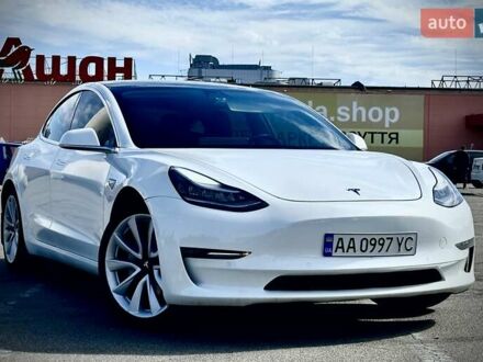 Тесла Модель 3 2020 в Киеве на Automoto.ua Белый Тесла Модель 3, объемом двигателя 0 л и пробегом 171 тыс. км за 19999 $, фото 1 на Automoto.ua