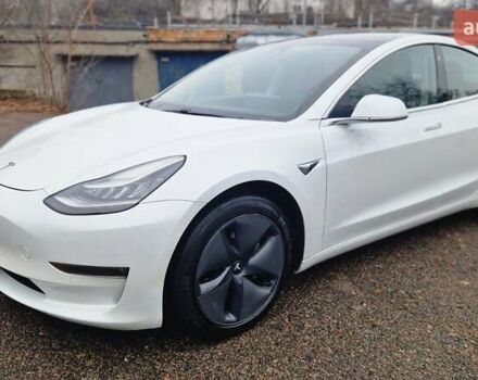 Білий Тесла Модель 3, об'ємом двигуна 0 л та пробігом 142 тис. км за 17300 $, фото 1 на Automoto.ua