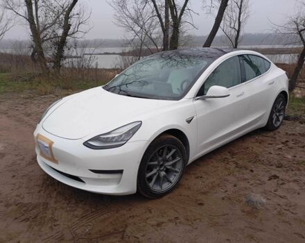 Белый Тесла Модель 3, объемом двигателя 0 л и пробегом 77 тыс. км за 16000 $, фото 1 на Automoto.ua