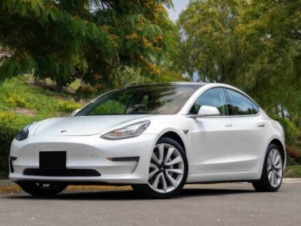 Тесла Модель 3 2020 в Хмельницком на Automoto.ua Белый Тесла Модель 3, объемом двигателя 0 л и пробегом 48 тыс. км за 8300 $, фото 1 на Automoto.ua