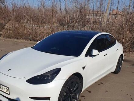 Тесла Модель 3 2020 в Кривом Роге на Automoto.ua Белый Тесла Модель 3, объемом двигателя 0 л и пробегом 60 тыс. км за 17200 $, фото 1 на Automoto.ua