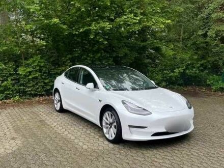 Білий Тесла Модель 3, об'ємом двигуна 0 л та пробігом 64 тис. км за 9694 $, фото 1 на Automoto.ua